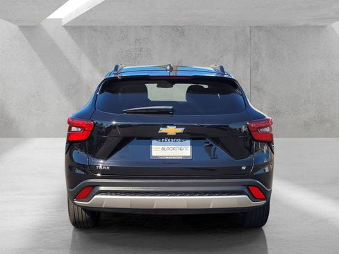 Used 2025 Chevrolet Trax LT w/ LT Convenience Package FWD image 5