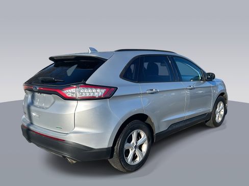Used 2017 Ford Edge SE image 3