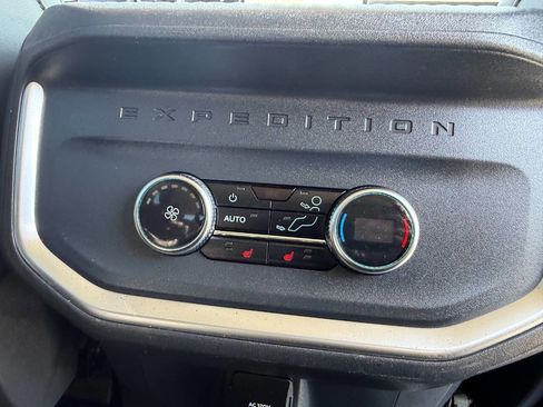 Used 2025 Ford Expedition Max Platinum AWD/4WD image 26