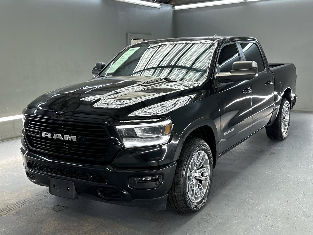 Used 2024 RAM 1500 Laramie RWD image 3