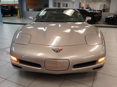 Used 2002 Chevrolet Corvette Coupe w/ Preferred Equipment Group1 RWD image 16