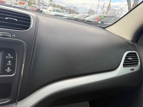 Used 2013 Dodge Journey SE image 23