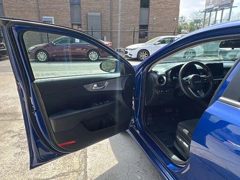 Used 2023 Kia Forte LXS w/ LXS Technology Package image 32