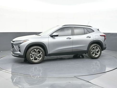 New 2026 Chevrolet Trax LT w/ Driver Confidence Package FWD image 5