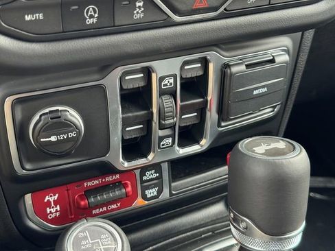 New 2025 Jeep Wrangler Unlimited Rubicon image 19