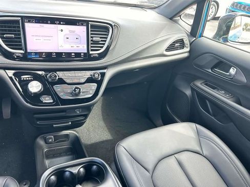 New 2026 Chrysler Pacifica Select FWD image 26