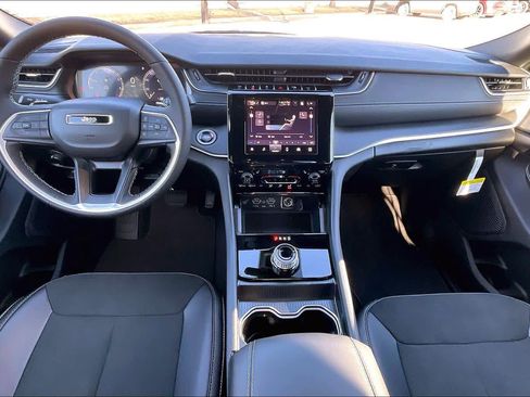 New 2025 Jeep Grand Cherokee Altitude image 5