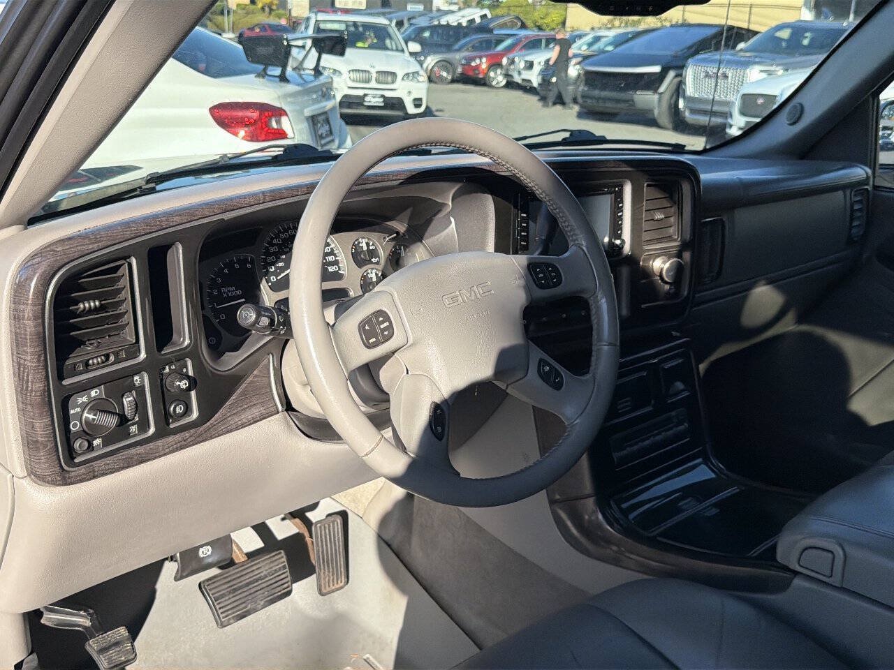 Used 2004 GMC Yukon XL Denali AWD/4WD image 37
