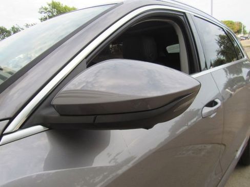 Used 2019 Audi e-tron Prestige w/ Prestige Package image 18