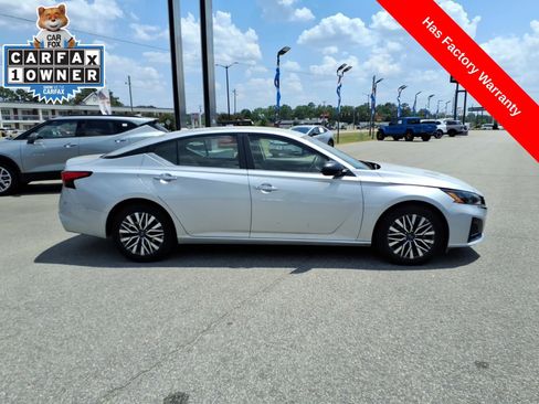 Used 2024 Nissan Altima 2.5 SV FWD image 6