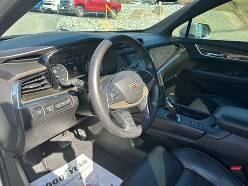 Used 2017 Cadillac XT5 Platinum w/ Driver Assist Package AWD/4WD image 21