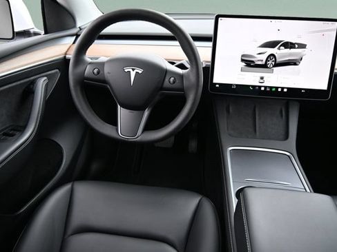 Used 2023 Tesla Model Y Long Range AWD/4WD image 10