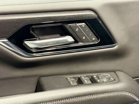 Used 2025 GMC Yukon XL Denali image 17