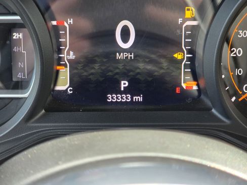 Used 2024 Jeep Wrangler Unlimited Sahara AWD/4WD image 26