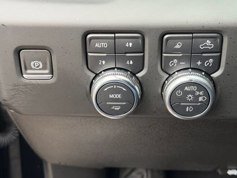 Certified 2025 GMC Sierra 2500 AT4 w/ Technology Package AWD/4WD image 26