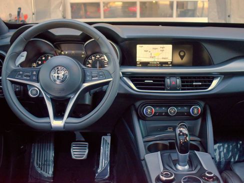 Used 2018 Alfa Romeo Stelvio Ti Sport image 10
