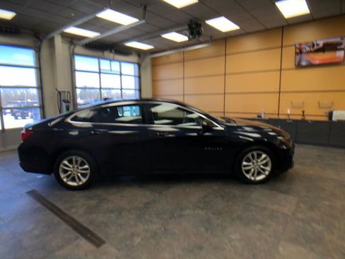 Used 2016 Chevrolet Malibu LT w/ Leather Package image 8