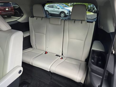 Used 2025 Toyota Grand Highlander AWD image 25