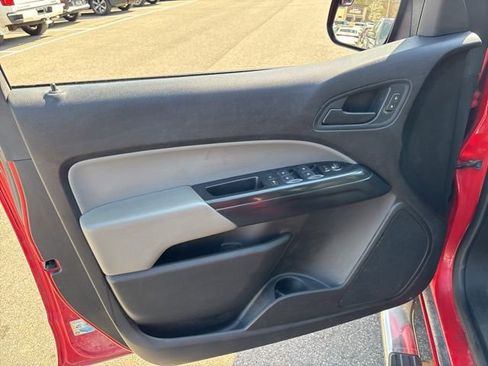 Used 2017 Chevrolet Colorado W/T AWD/4WD image 16