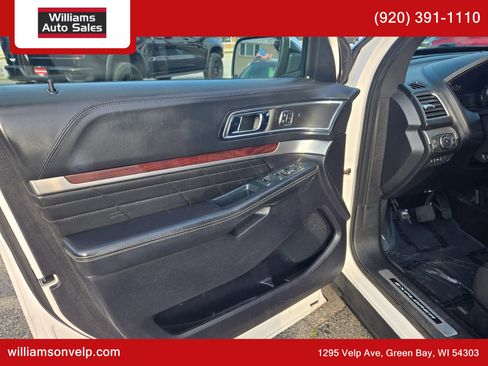 Used 2019 Ford Explorer Platinum image 11