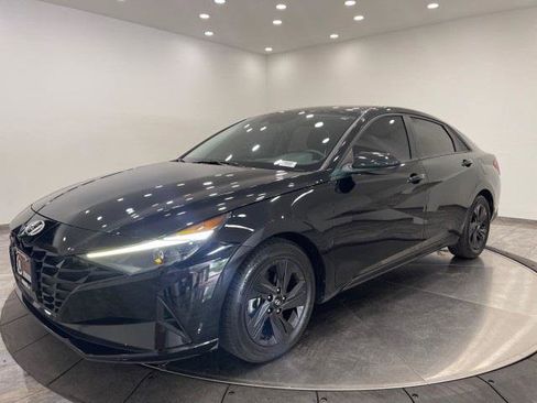 Used 2022 Hyundai Elantra SEL w/ Convenience Package image 3