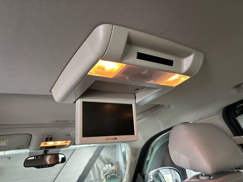 Used 2013 Chevrolet Avalanche LTZ image 14