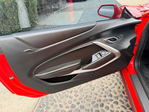 Used 2018 Chevrolet Camaro LT RWD image 10