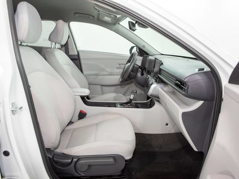 Used 2025 Hyundai Kona SEL AWD/4WD image 15