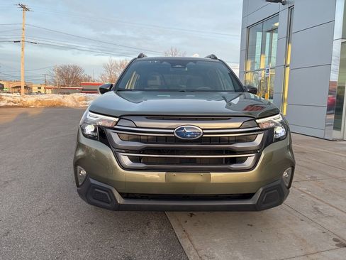 Used 2025 Subaru Forester Premium AWD/4WD image 6