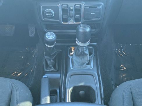 Used 2023 Jeep Wrangler Unlimited Sport AWD/4WD image 17