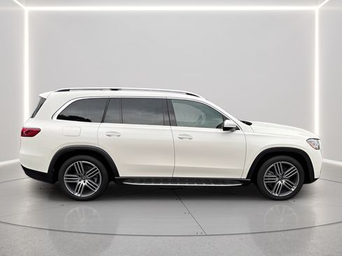 Used 2024 Mercedes-Benz GLS 450 4MATIC image 6