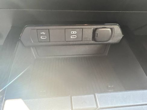 Used 2024 Toyota Prius LE FWD image 23