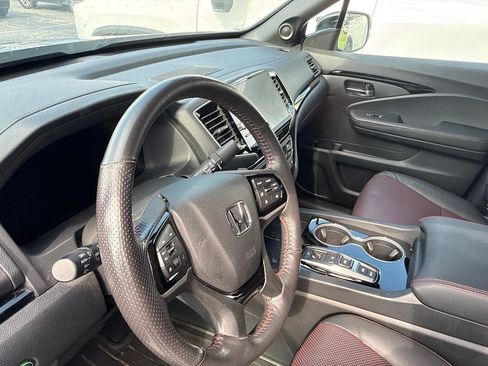 Used 2025 Honda Ridgeline Black Edition image 10