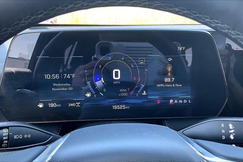 Used 2025 Chevrolet Equinox LT AWD/4WD image 16