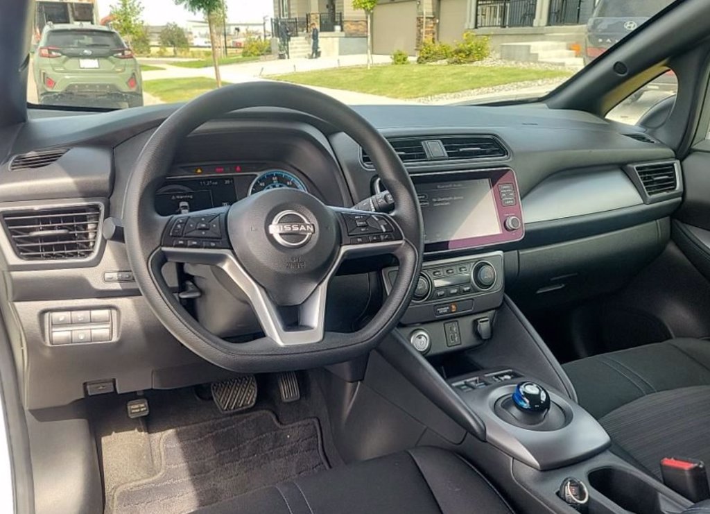 Used 2025 Nissan Leaf S FWD image 3