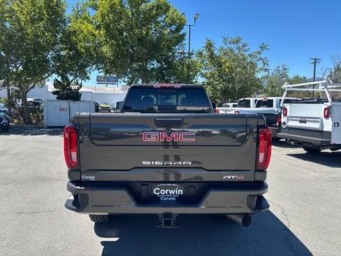 Used 2022 GMC Sierra 2500 AT4 w/ AT4 Preferred Package AWD/4WD image 8