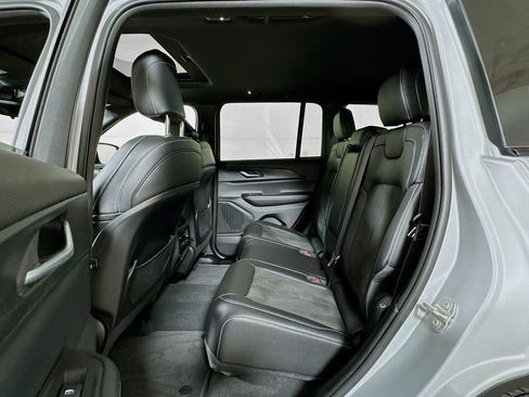 Used 2023 Jeep Grand Cherokee Altitude image 22