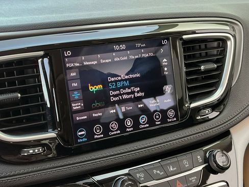 Used 2019 Chrysler Pacifica Limited w/ Tire & Wheel Group FWD image 29