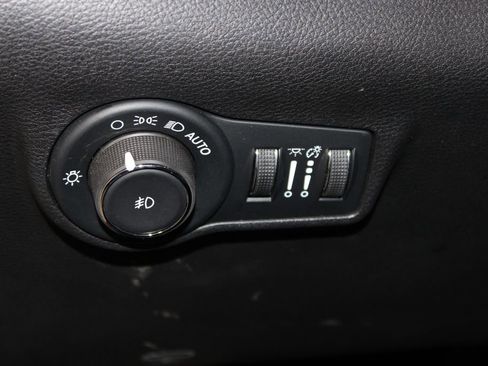 Used 2025 Jeep Compass Trailhawk image 19