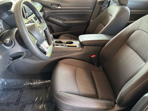 Used 2025 Nissan Altima 2.5 SV FWD image 21