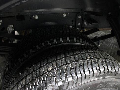 Used 2024 Ford F350 Lariat w/ FX4 Off-Road Package AWD/4WD image 45