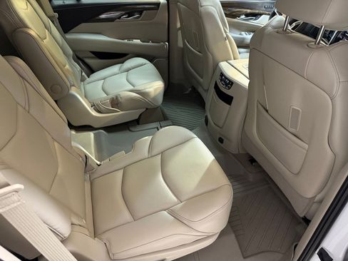 Used 2018 Cadillac Escalade Luxury image 47