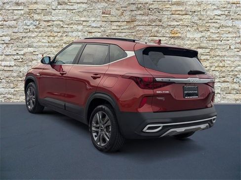 Certified 2023 Kia Seltos S image 4