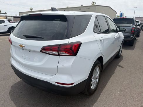 Used 2022 Chevrolet Equinox LS FWD image 2