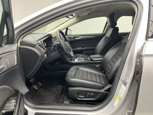 Used 2017 Ford Fusion SE image 3