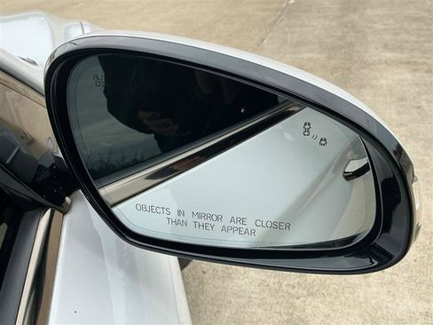 Used 2019 Genesis G70 2.0T Advanced w/ Sport Package image 18