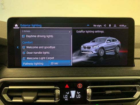 Used 2025 BMW X4 xDrive30i AWD/4WD image 43