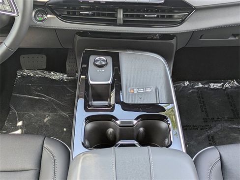 New 2025 Buick Enclave Preferred w/ Power Package image 24