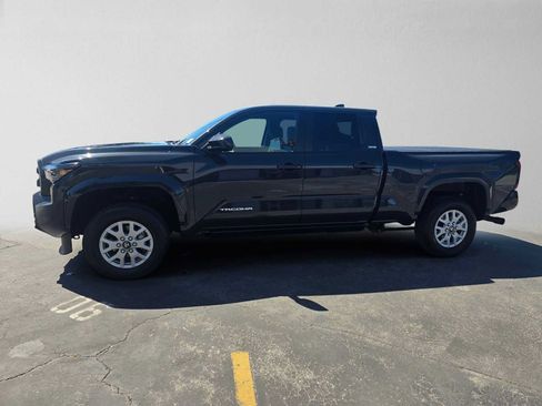 Used 2024 Toyota Tacoma SR5 AWD/4WD image 6