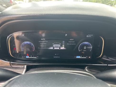 Used 2022 Jeep Wagoneer Series III w/ Premium Group I AWD/4WD image 18